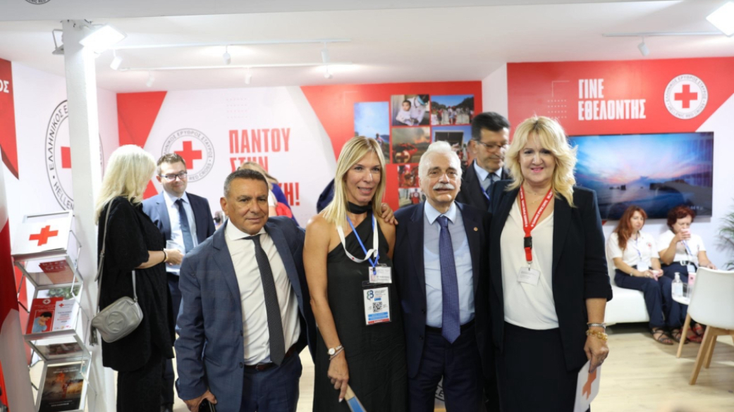 Στο περιπτερο του Ελληνικου Ερυθρου Σταυρου στην ΔΕΘ το Σεπτεμβριο του 2024 με τον Προεδρο,Δρ Αντωνιο Αυγερινο, και τον Γενικο Γραμματεα του Οργανισμου, κ. Γεωργιο Σκουμα