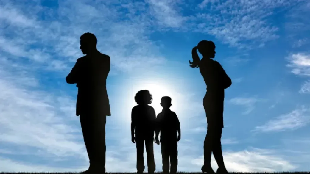 Γιατί ο κανόνας της συνεπιμέλειας των τέκνων χωρισμένων γονιών δοκιμάζεται τις περιόδους εορτών 