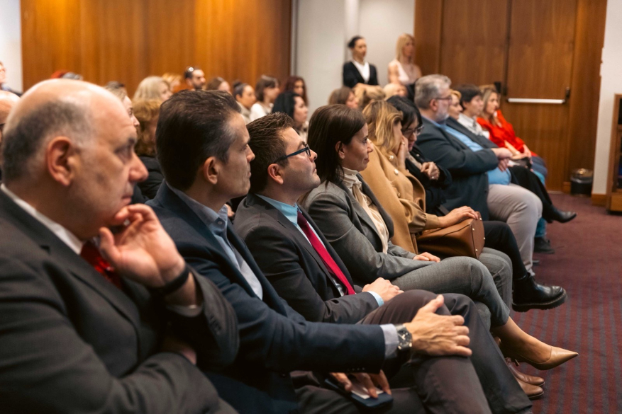 Παρουσιαση ημεριδας του Ελληνικου Ερυθρου Σταυρου το Μαρτιο του 2024 στο Ηλεκτρα Παλας με θεμα " Την παρβατικοτητα των ανηλικων κ το σχολικο bullying"